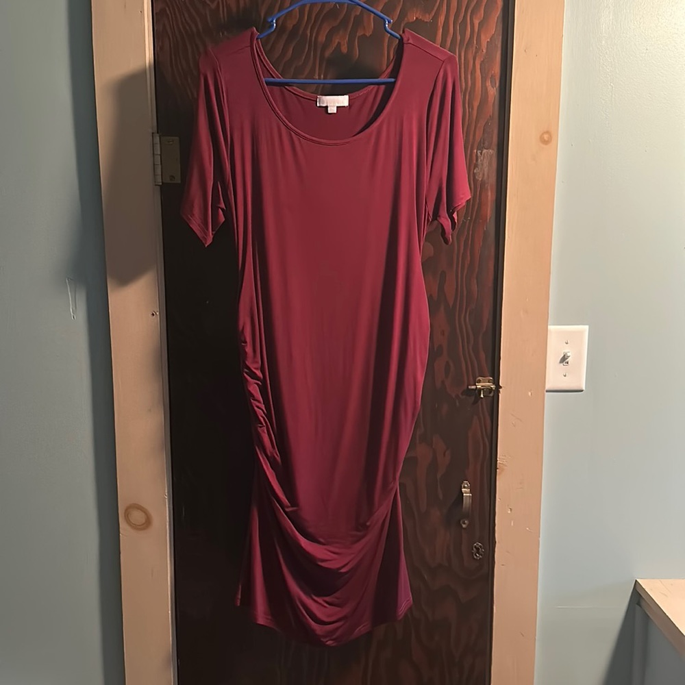 Wine colored maternity dress. Size L.